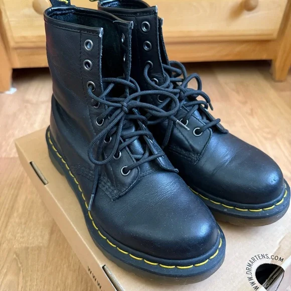 Dr. Martens Women’s 1460 Boots - Picture 6 of 9